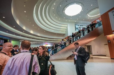 San Francisco, Ca, Amerika Birleşik Devletleri - 4 Ekim 2011: Moscone Kongre Merkezi 4 Ekim 2011 tarihinde San Francisco, Ca Oracle Openworld Konferansı ana girişine.