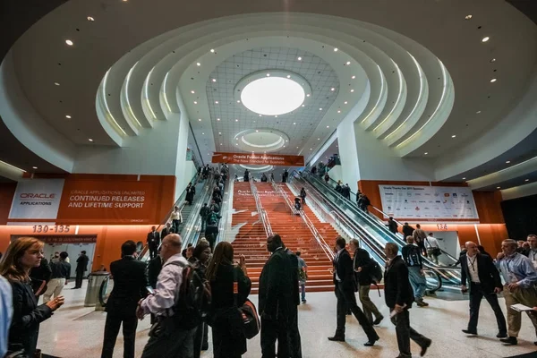 SAN FRANCISCO, CA, EUA - OCT 4, 2011: Entrada principal para a conferência Oracle OpenWorld no centro de convenções Moscone em 4 de outubro de 2011 em São Francisco, CA . — Fotografia de Stock