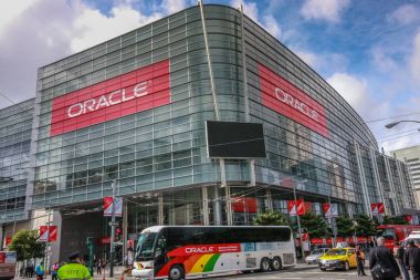 San Francisco, Ca, Amerika Birleşik Devletleri - 4 Ekim 2011: Katılımcı Oracle açık dünya konferans git Moscone Center West için 4 Ekim 2011 tarihinde San Francisco, Kaliforniya, ABD