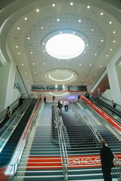 SAN FRANCISCO, CA, US - SEPT 19, 2010: Main entrance to  Oracle OpenWorld conference in Moscone convention center on Sept 19, 2010 in San Francisco, CA. — Stock Photo, Image