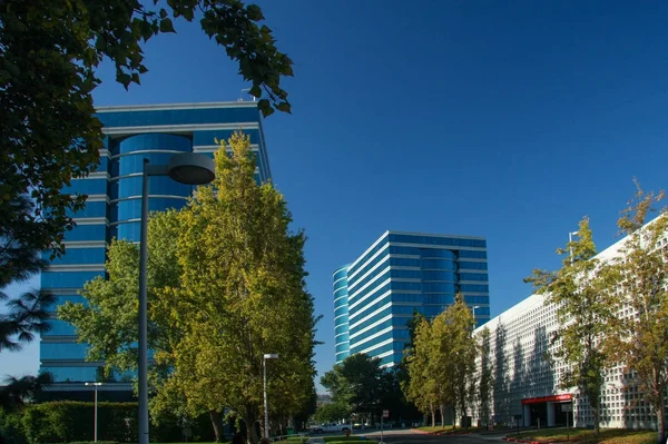 REDWOOD CITY, CA, EUA - SEPT 24, 2008: A sede da Oracle localizada em Redwood City, CA, EUA, em 24 de setembro de 2008. Oracle é uma corporação multinacional de hardware e tecnologia de software — Fotografia de Stock