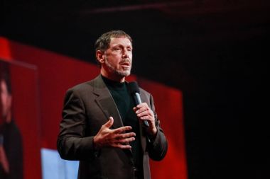 San Francisco, Ca - 24 Eylül 2008: Oracle CEO'su Larry Ellison yaptığı konuşmada Moscone Center'da Oracle Openworld toplantısında 24 Eylül 2008 tarihinde yapar