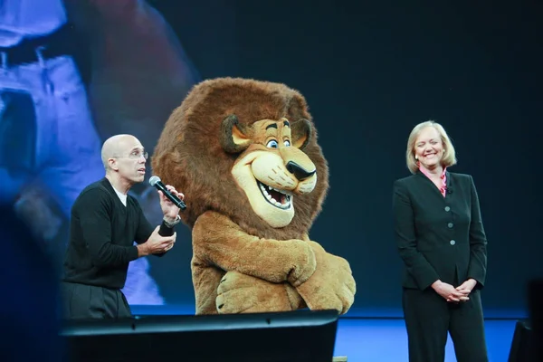 LAS VEGAS, NV - JUNE 5, 2012: HP CEO Meg Whitman and DreamWorks CEO Jeffrey Katzenberg deliver an address to HP Discover 2012 conference with cartoon character lion on June 5, 2012 in Las Vegas, NV — Stock Photo, Image