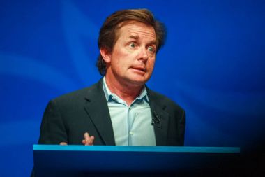 Orlando, Florida - 16 Ocak 2012: Aktör Michael J. Fox bir adresi IBM Lotusphere 2012 toplantısına 16 Ocak 2012 tarihinde teslim eder. Nasıl sosyal ağlar söylerse Parkinson hastalığını savaşmasına yardım