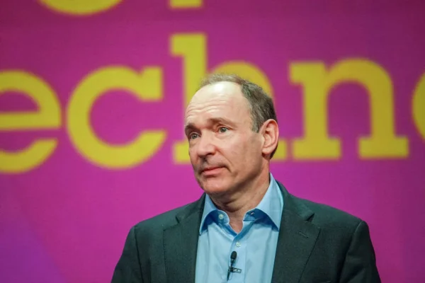 ORLANDO, FLORIDA - JANEIRO 18, 2012: Inventor e fundador da World Wide Web Sir Tim Berners-Lee entrega um discurso à conferência IBM Lotusphere 2012 em 18 de janeiro de 2012. Ele fala sobre Web social — Fotografia de Stock