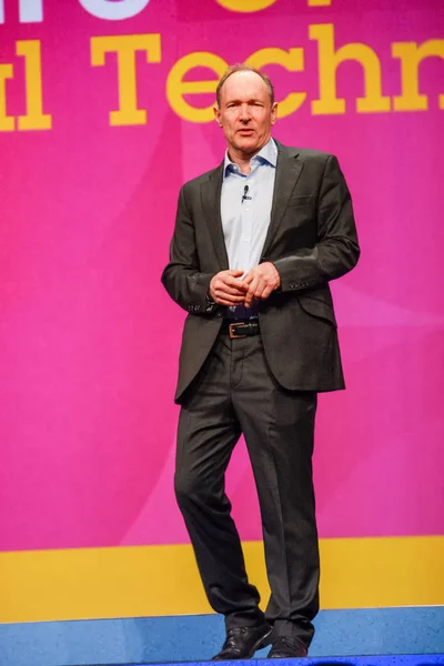 ORLANDO, FLORIDA - 18 DE ENERO DE 2012: Inventor y fundador de World Wide Web Sir Tim Berners-Lee pronuncia un discurso en la conferencia IBM Lotusphere 2012 el 18 de enero de 2012. Habla de la web social — Foto de Stock