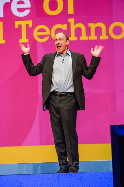 ORLANDO, FLORIDA - 18 DE ENERO DE 2012: Inventor y fundador de World Wide Web Sir Tim Berners-Lee pronuncia un discurso en la conferencia IBM Lotusphere 2012 el 18 de enero de 2012. Habla de la web social —  Fotos de Stock
