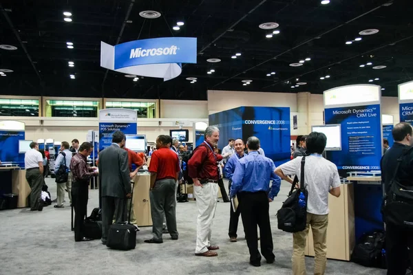 SAN DIEGO, CALIFORNIA - MARCH 11, 2007: Booth of Microsoft company at exhibition in frame of Microsoft Convergence conference on March 11, 2007 in San Diego, California — Stok Foto