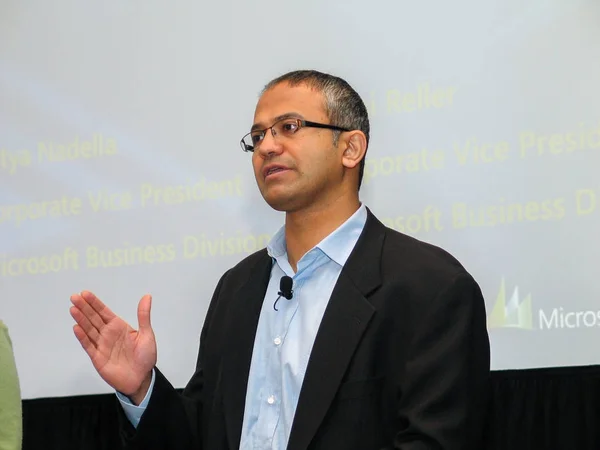 SAN DIEGO, CALIFORNIA - MARCH 12, 2007: Microsoft Vice-President of Business Solutions Satya Nadella delivers an address to Microsoft Convergence conference on March 12, 2007 in San Diego, California — Stock Photo, Image