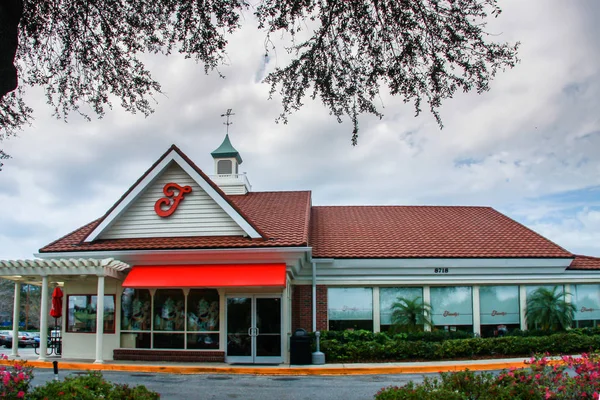 ORLANDO, FL, USA - 10 DE MARZO DE 2008: Restaurante de helados Friendly 's en Orlando, USA el 10 de marzo de 2008. Pertenece a la cadena de restaurantes de la costa este de los Estados Unidos. — Foto de Stock