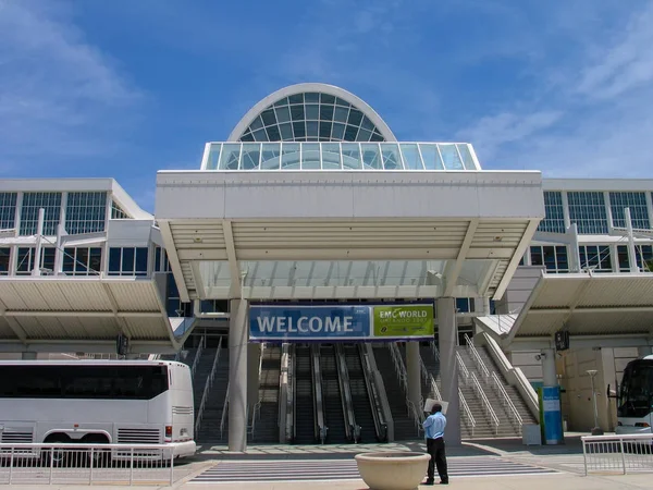 Orlando, fl, usa - 21. Mai 2007: Haupteingang zur emc world conference im orange county convention center in orlando, usa am 21. Mai 2007 — Stockfoto