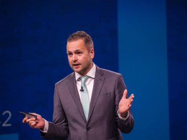 Berlin, Almanya - 13 Kasım 2017: Netapp Emea genel müdürü Alexander Wallner konuşma, Berlin, Almanya Netapp Insight 2017 toplantısında 13 Kasım 2017 üzerinde yapar.