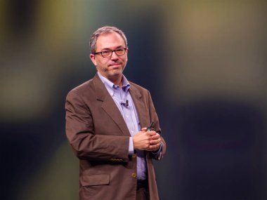 Berlin, Almanya - 14 Kasım 2017: The Economist dergisi Kenneth Cukier veri editörü konuşma Netapp Insight 2017 konferans, Berlin, Almanya, 14 Kasım 2017 üzerinde yapar.