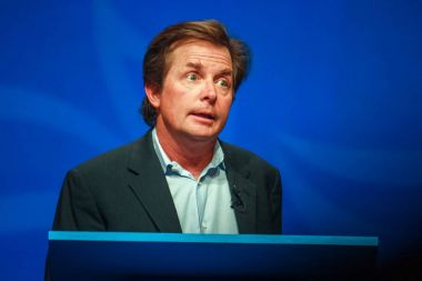 Orlando, Florida - 16 Ocak 2012: Aktör Michael J. Fox bir adresi IBM Lotusphere 2012 toplantısına 16 Ocak 2012 tarihinde teslim eder. Nasıl sosyal ağlar söylerse Parkinson hastalığını savaşmasına yardım