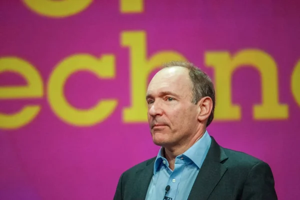 ORLANDO, FLORIDA - 18 DE ENERO DE 2012: Inventor y fundador de World Wide Web Sir Tim Berners-Lee pronuncia un discurso en la conferencia IBM Lotusphere 2012 el 18 de enero de 2012. Habla de la web social — Foto de Stock