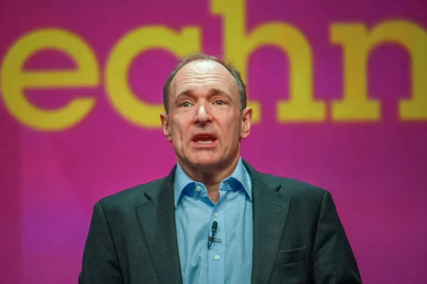 ORLANDO, FLORIDA - JANUARY 18, 2012: Inventor and founder of World Wide Web Sir Tim Berners-Lee delivers an address to IBM Lotusphere 2012 conference on January 18, 2012. He  speaks about social Web — Stock Photo, Image