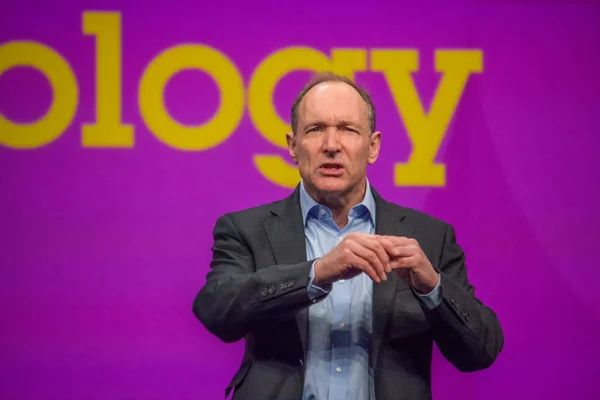 ORLANDO, FLORIDA - 18 DE ENERO DE 2012: Inventor y fundador de World Wide Web Sir Tim Berners-Lee pronuncia un discurso en la conferencia IBM Lotusphere 2012 el 18 de enero de 2012. Habla de la web social — Foto de Stock