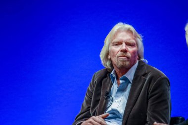 Frankfurt, Almanya - 17 Mayıs 2010: Richard Branson, kurucu ve Başkan Virgin grubu onun keynote vasıl Sapphire Konferansı Sap Sap moderatör cevap, May 17, 2010 şirket