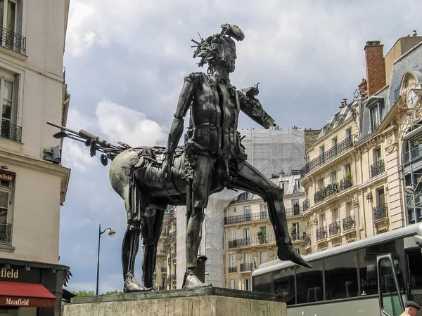 PARIS, FRANCE - MAY 29, 2006: Art Nouveau sculpture The Centaur created by French artist Cesar Baldaccini at the corners of the Rue de Sevres and Rue du Cherche-Midi on May 29, 2006 in Paris, France — Stock Photo, Image