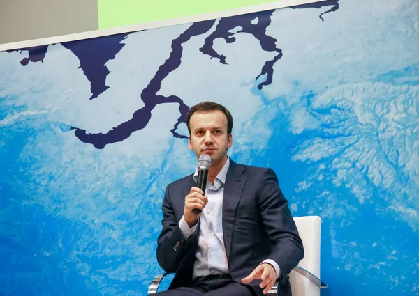 MOSCOU, RUSSIE - DEC 7, 2011 : Le vice-premier ministre de la Fédération de Russie Arkady Dvorkovich prononce un discours lors du forum d'affaires IBM à Skolkovo centre d'innovation le 7 décembre 2011 à Moscou, Russie — Photo