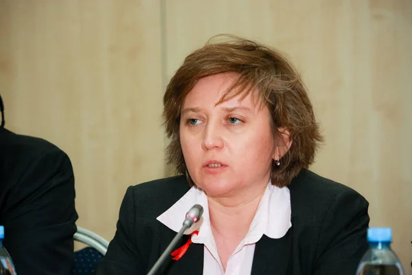 MOSCÚ, RUSIA - 24 DE ABRIL DE 2016: Natalia Parmenova, CEO de SAP Rusia, hace panel de discusión en la conferencia del Foro SAP el 24 de abril de 2016 en Moscú, Rusia — Foto de Stock