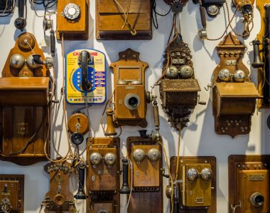 Moskova, Rusya - 20 Mart 2018: Koleksiyonu old eski telefon Tarihi Müzesi olarak telefonlar sergiler 20 Mart 2018 Moskova, Rusya