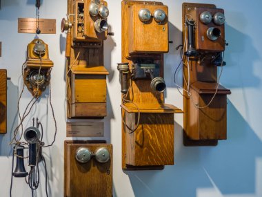 Moskova, Rusya - 20 Mart 2018: Koleksiyonu old eski telefon Tarihi Müzesi olarak telefonlar sergiler 20 Mart 2018 Moskova, Rusya