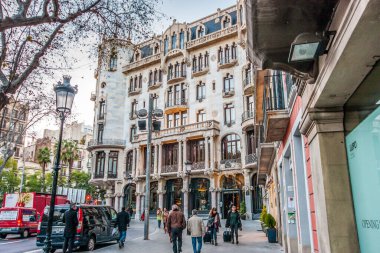 Barcelona, İspanya - 6 Şubat 2014: Nicolas Salmeron 'daki Casa Fuster Oteli cephesi Katalan sanat nouveau stilinde tasarlanmıştır.