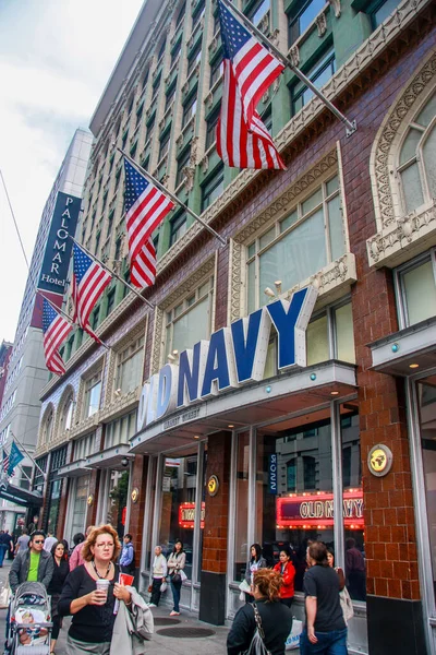 San Francisco Septiembre 2010 Gente Entra Tienda Old Navy Market — Foto de Stock