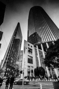 SAN FRANCISCO, ABD - OCT 3, 2012: ABD 'nin San Francisco şehrinde 3 Ekim 2012 tarihinde ABD Merkez Bankası logosu ile ofis gökdeleni