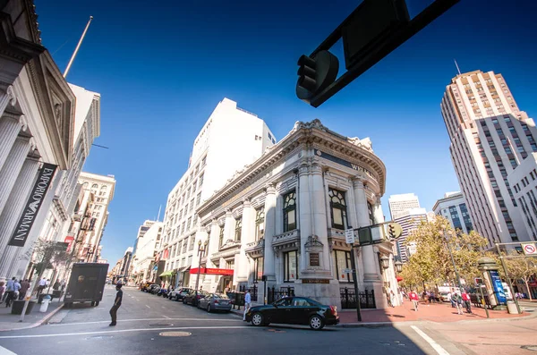 San Francisco Usa Październik 2012 Ludzie Idą Wells Fargo Bank — Zdjęcie stockowe