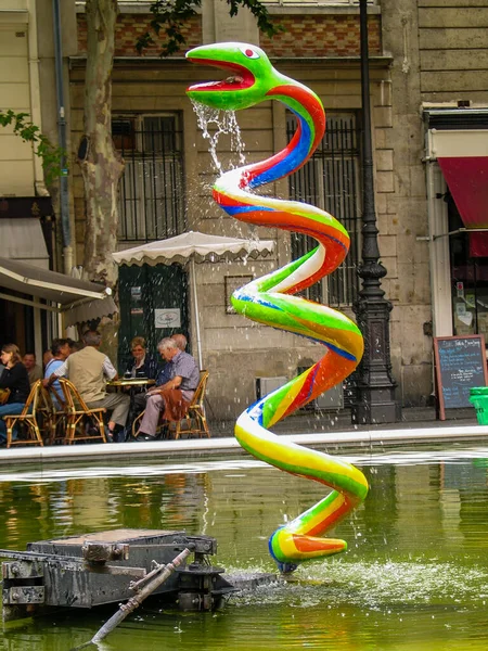 Paris França Julho 2006 Escultura Água Pulverizada Feita Pelos Escultores Imagens De Bancos De Imagens