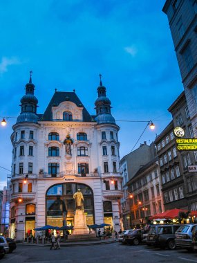 VIENNA, AUSTRIA - 19 Haziran 2003: Johannes Gutenberg 'in heykeli Jerzy Plecnik ve Othmar Shimkovitz tarafından 19 Haziran 2003' te Viyana 'da yapıldı