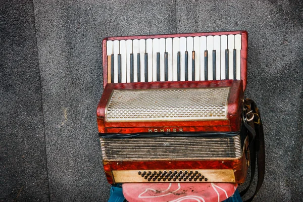 Napoli Italia Settembre 2008 Vecchia Fisarmonica Hohner Lasciata Musicista Strada — Foto Stock