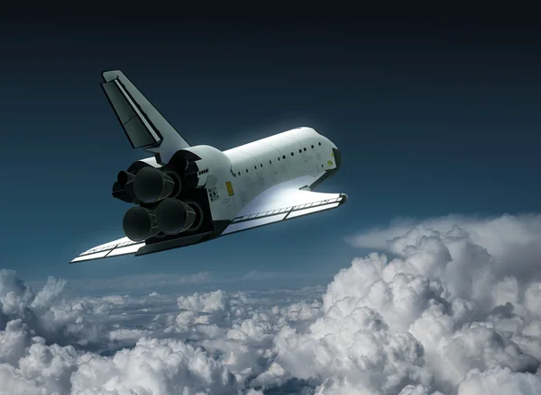 Spaceshuttle in de wolken — Gratis stockfoto