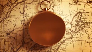 Pusula yönünü gösterir harita üzerinde. 3D animasyon.