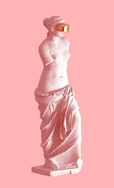 3d Model Aphrodite met gouden Vr bril op roze achtergrond. Concept van kunst en virtuele realiteit. — Stockfoto