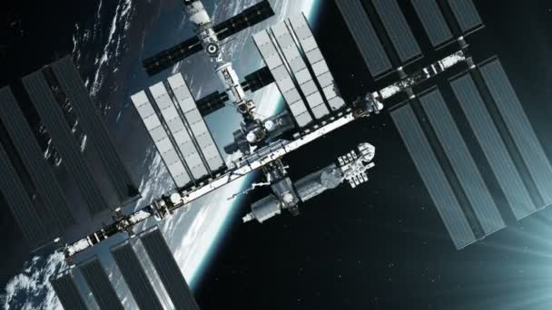 Volo della Stazione Spaziale Internazionale Sullo sfondo del Pianeta Terra — Video Stock