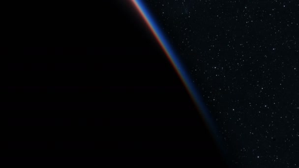 日の出の太陽の光の中で大きなハリケーン。宇宙から見た惑星地球の素晴らしい眺め。4K — ストック動画