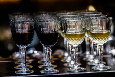 Akşam yemeği, parti, düğün ya da Noel için güzel bir şarap takımı.