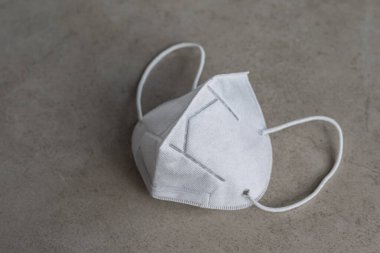 Her gün yeni çağ maske anahtar ve cüzdan taşır..