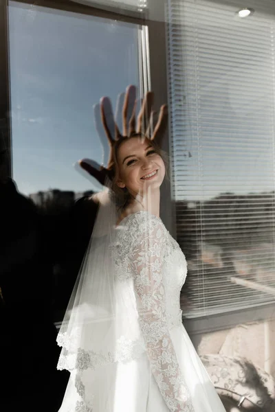 Portret Van Een Jonge Prachtige Bruid Bruiloftsbijeenkomsten Mooi Meisje Jurken — Stockfoto