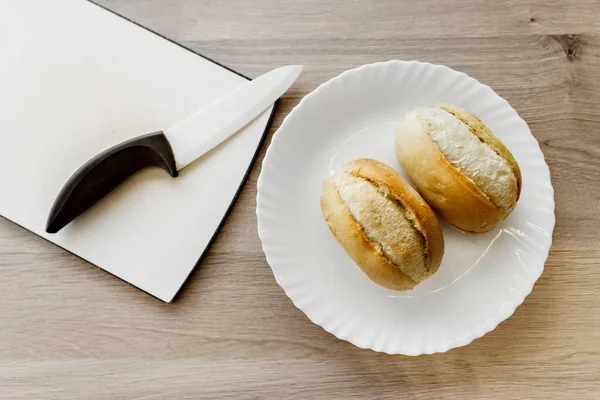 Хлеб Тарелке Лежащий Хлеб Тарелке Подготовиться Фаст Фуду Сэндвич Масло — стоковое фото