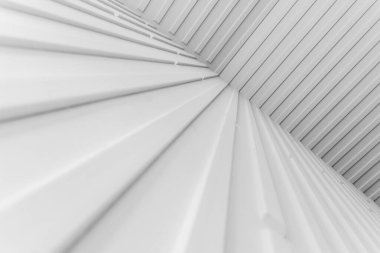 Grafik tasarımı için yüksek çözünürlüklü beyaz arkaplan, kitap kapağı şablonu, web sitesi tasarımı, uygulama dizaynı. Açık gri derili dış duvar panelleri. Herringbone şeklinde. Yüksek kalite, dikişsiz gerçekçi doku.