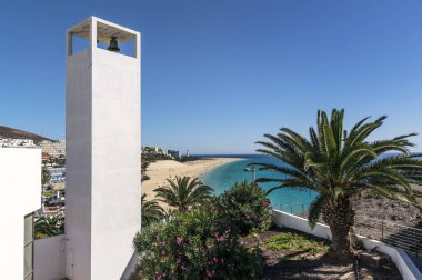 Morro Jable 'daki plaj yakındaki tepeden görüldü.