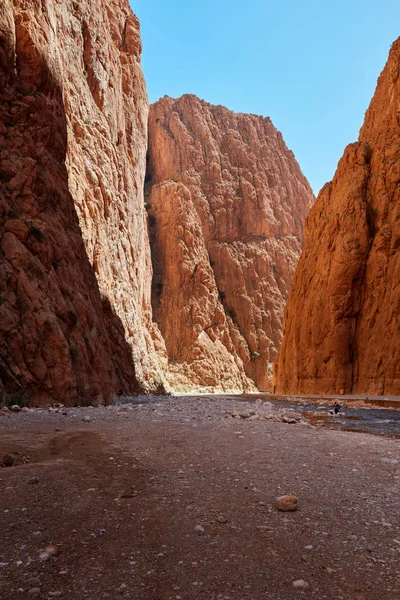Todra Gorge, een canyon in het Atlasgebergte in Marokko, in de buurt van de stad van Tinerhir. — Gratis stockfoto