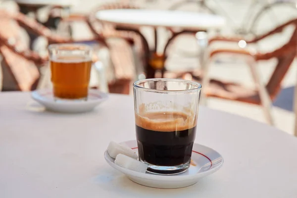 Geleneksel Fas Marakeş bir kafede kahve ve nane çayı, — Stok fotoğraf