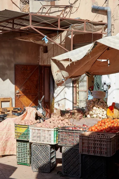 Varias verduras y frutas en el mercado en Agadir, Marruecos — Foto de Stock