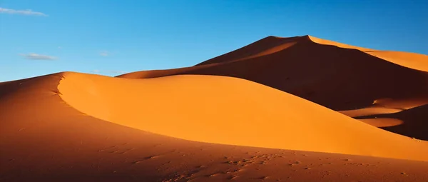 Dunas de areia no deserto do Saara, Merzouga, Marrocos - Panorama — Fotografia de Stock