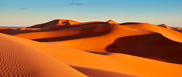 Dunas de areia no deserto do Saara, Merzouga, Marrocos - Panorama — Fotografia de Stock
